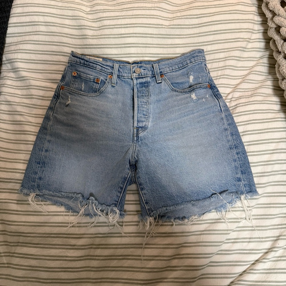 Levi’s 501 Mid Thigh Short